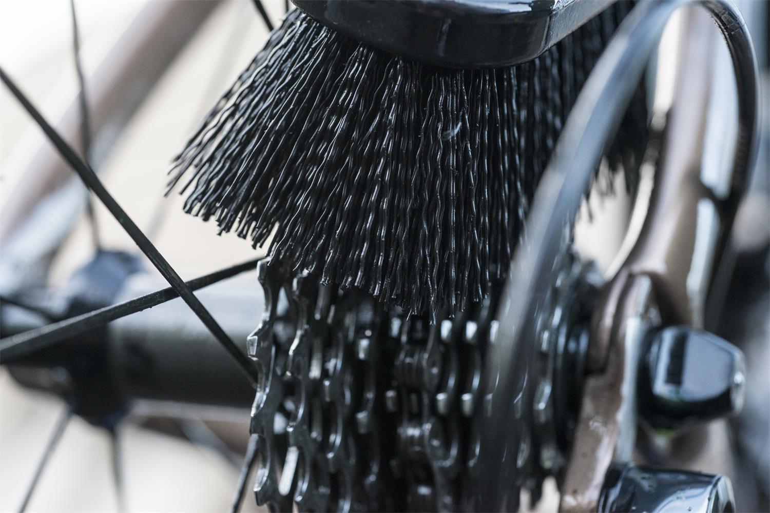 Muc-Off - Tyre & Cassette Brush image 2