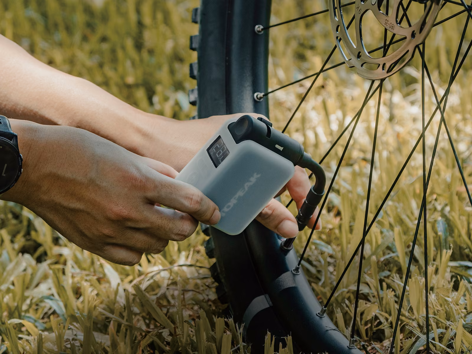 Topeak E-Booster Digital image 5