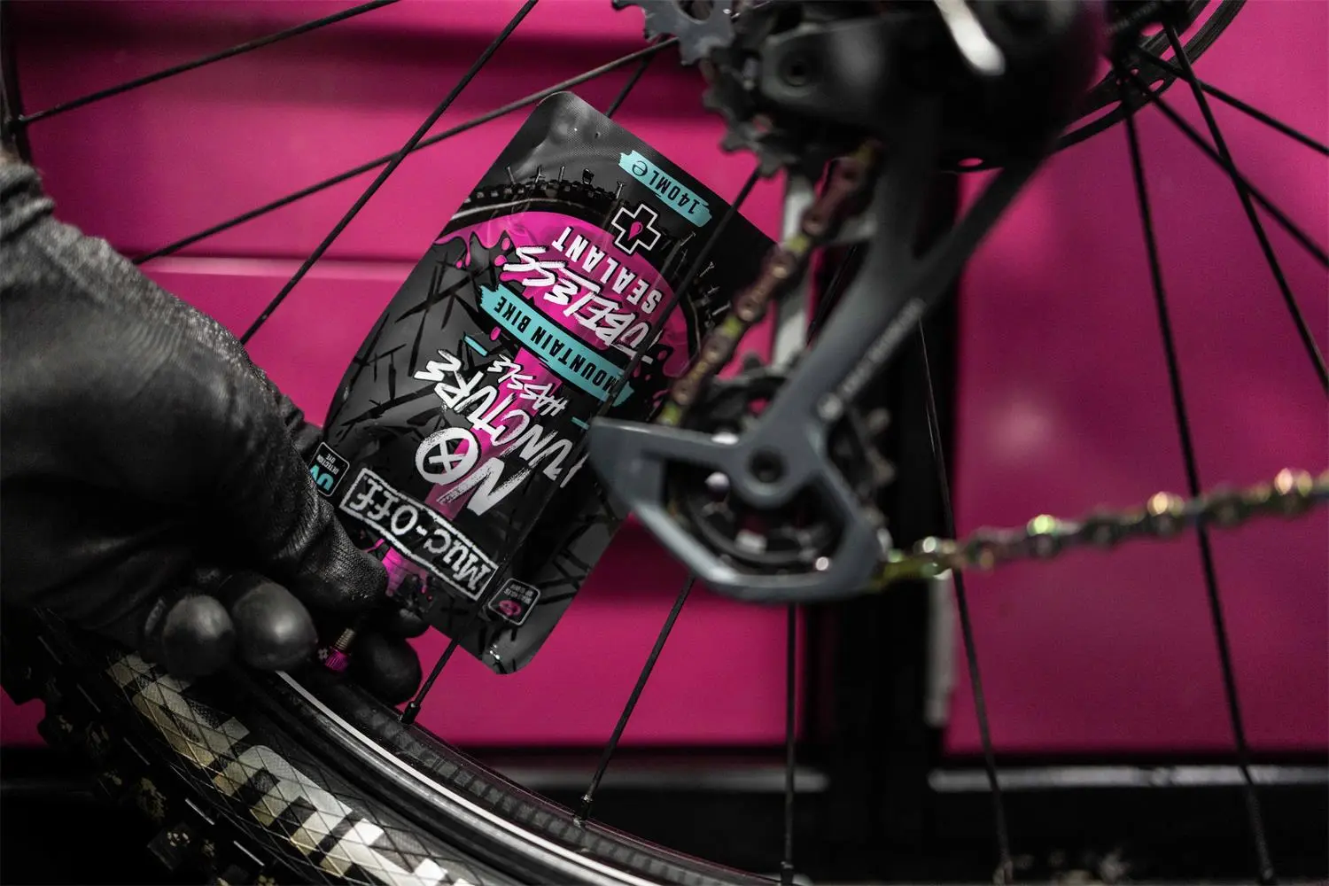 Muc-Off - MTB Tubeless Sealant image 2