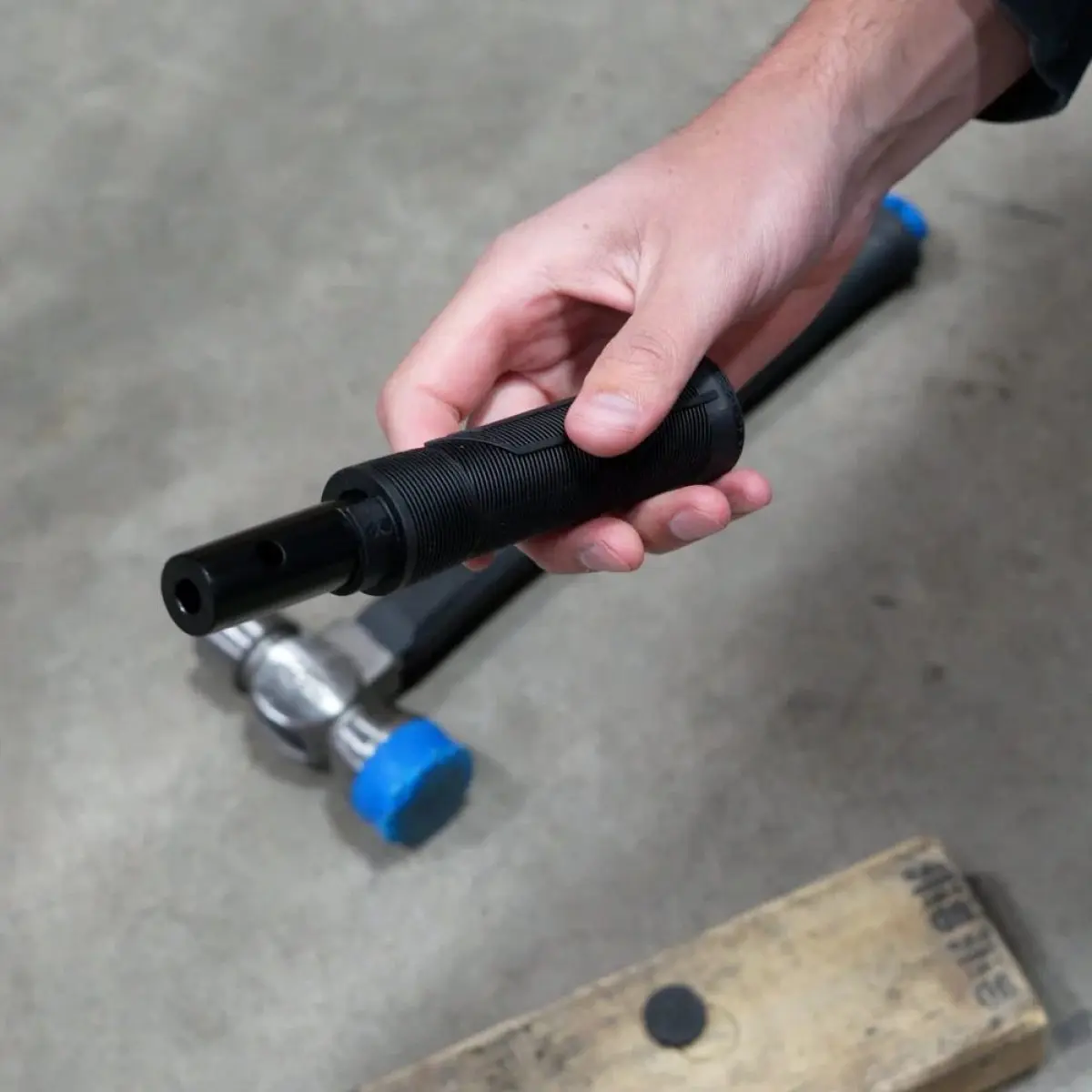 WOLF TOOTH - LOCKED-IN BAR END INSTALLATION GRIP PUNCH image 6