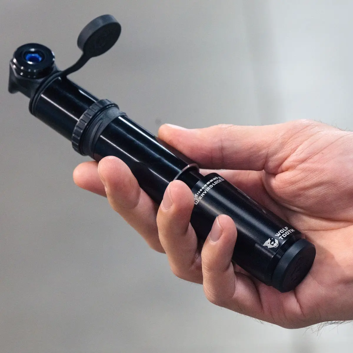 WOLF TOOTH ENCASE PUMP 30CC WITH TUBELESS TYRE PLUG TOOL image 7