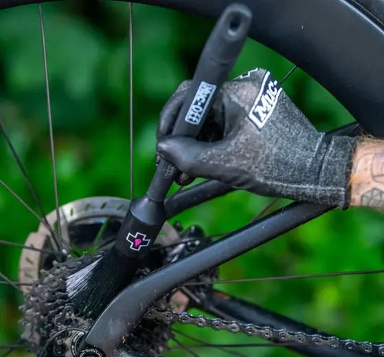 Muc-Off - Drivetrain Detailing Brush (368) image 2