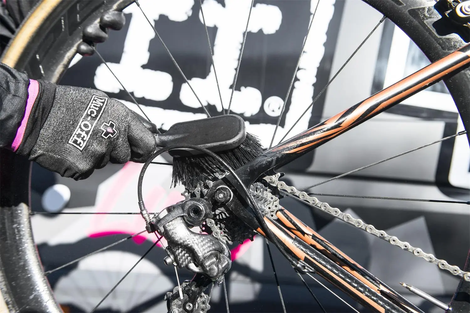 Muc-Off - Tyre & Cassette Brush image 3