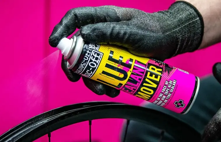 Muc-Off - Glue and Sealant Remover image 2