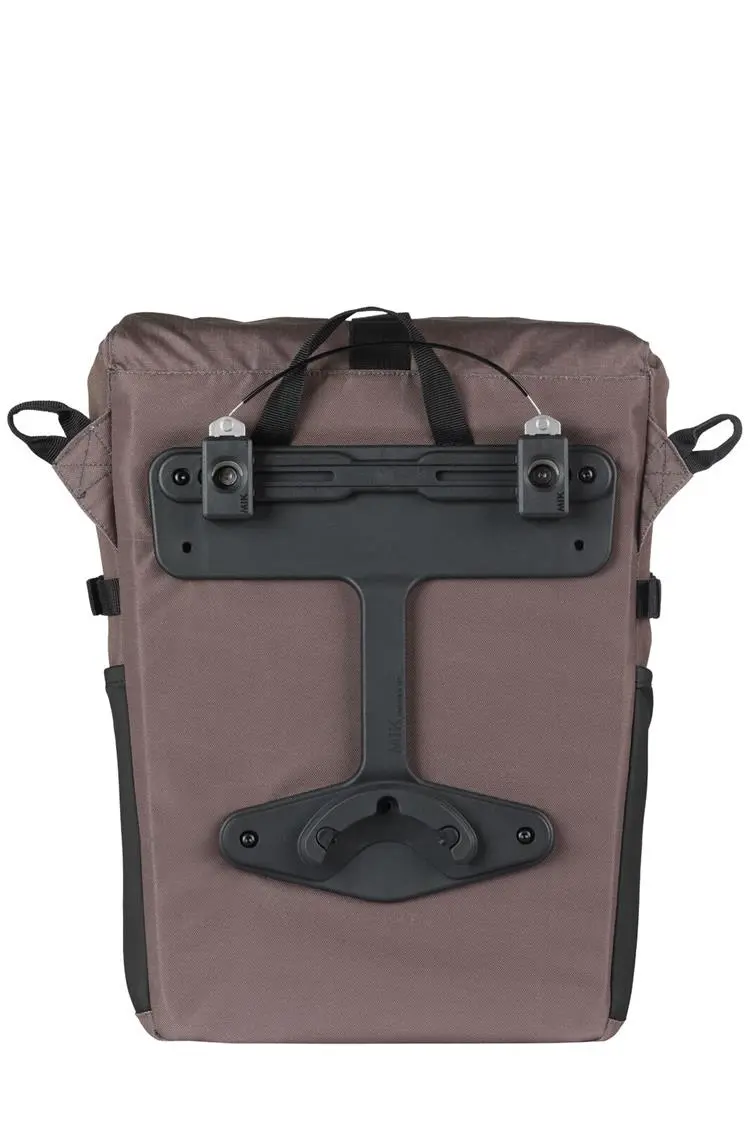 Basil - Move Commuter Bicycle bag (MIK Studs) 15L image 12