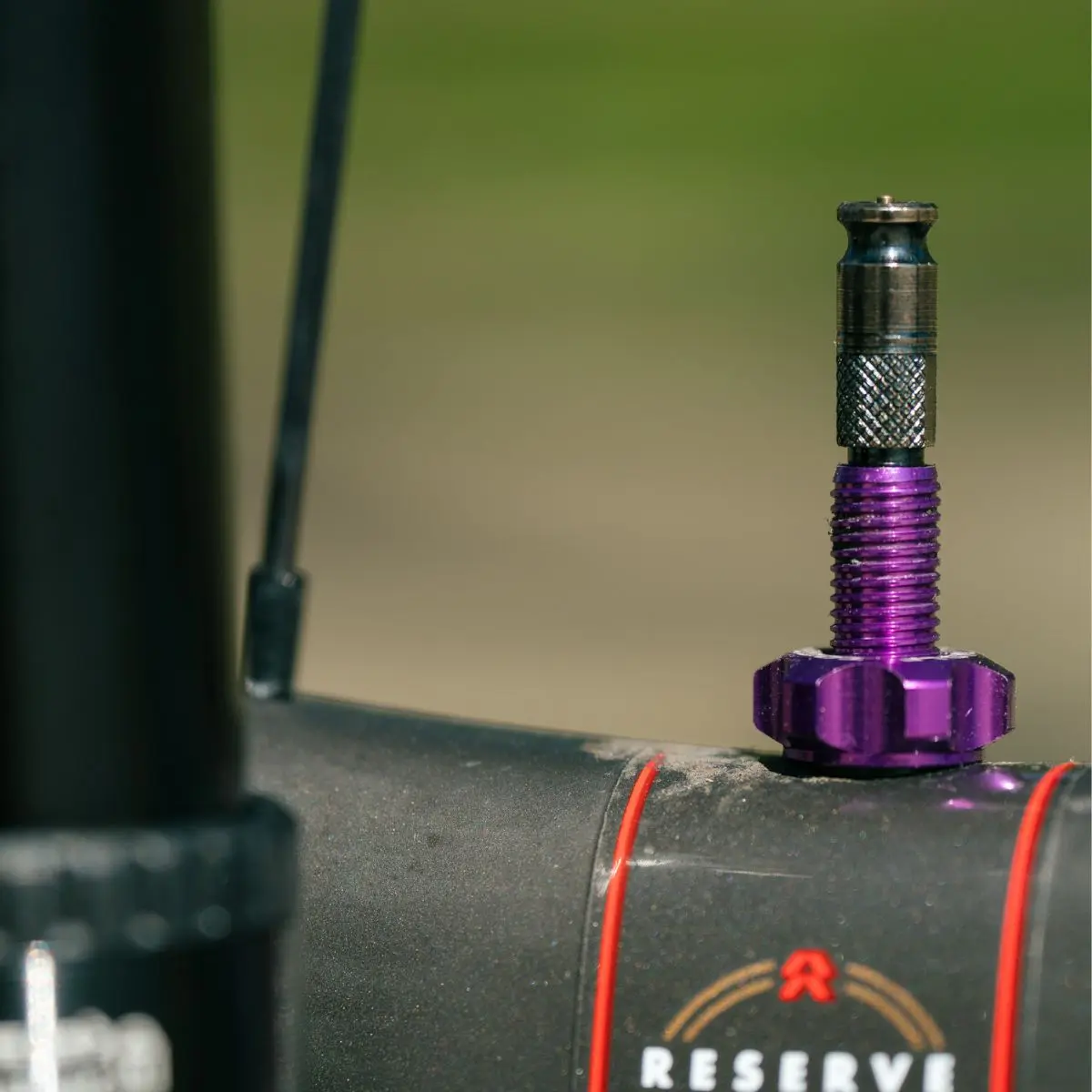 WOLF TOOTH - TUBELESS VALVE STEM KIT FOR CLIK VALVE - 44MM image 5
