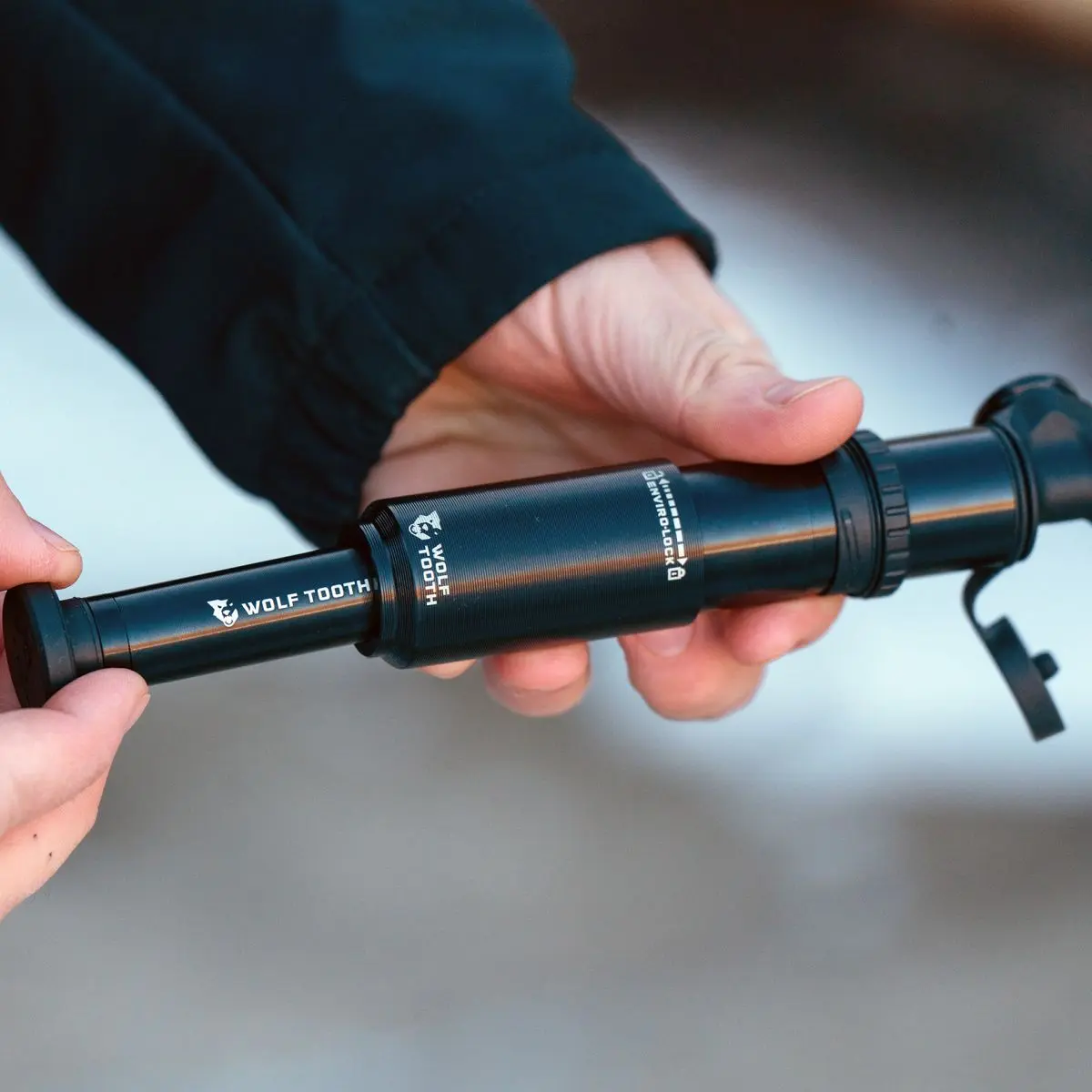 WOLF TOOTH ENCASE PUMP 30CC WITH TUBELESS TYRE PLUG TOOL image 10