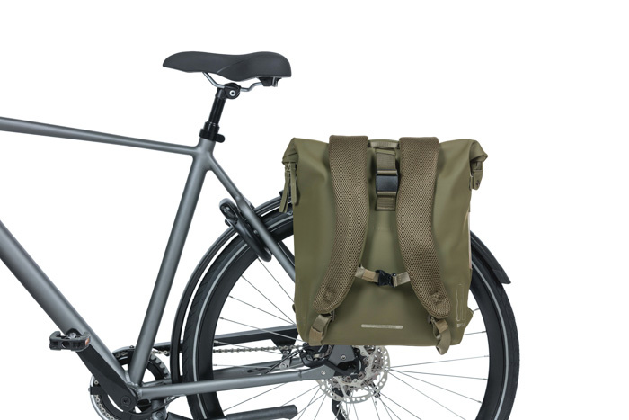 Basil - Soho Bicycle Bag / Backpack With LED image 9